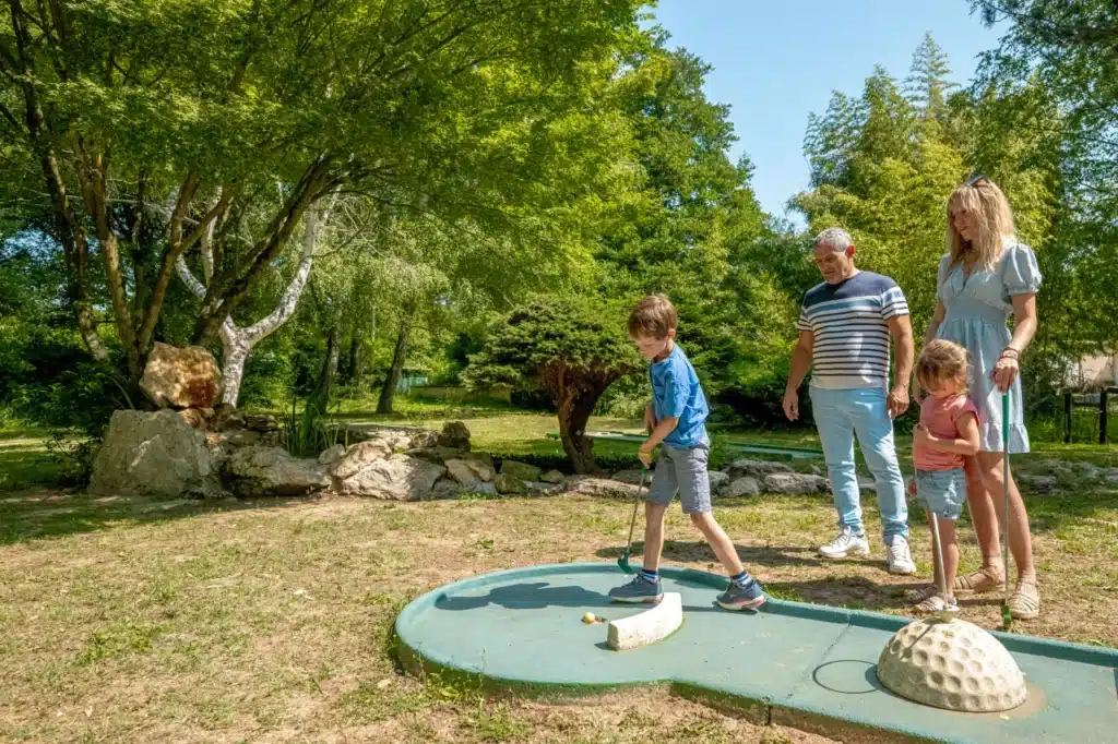 107 Camping Isere Bontemps Ciela Village Mini Golf